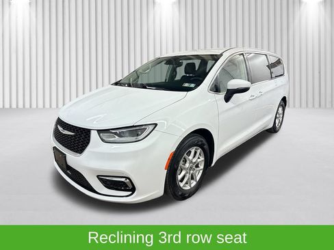 Used 2023 Chrysler Pacifica Touring-L FWD image 13