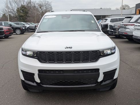 Used 2023 Jeep Grand Cherokee L Laredo image 2