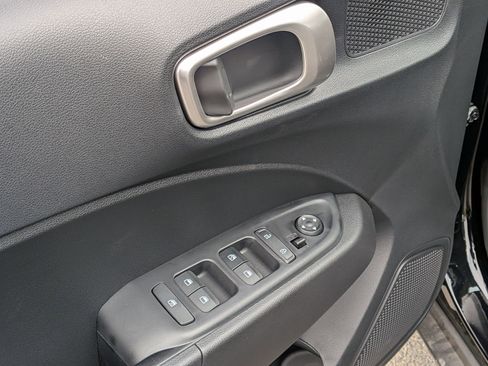 New 2025 Hyundai Venue SEL image 16