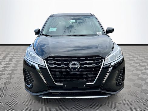 New 2025 Nissan Kicks Play S image 2