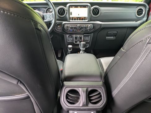 Used 2022 Jeep Wrangler Unlimited Sahara w/ Cold Weather Group AWD/4WD image 26