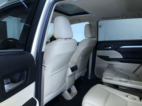 Used 2015 Toyota Highlander XLE image 18