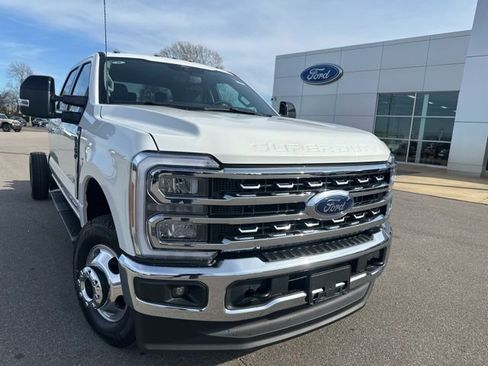 New 2026 Ford F350 4x4 Crew Cab DRW Super Duty image 5