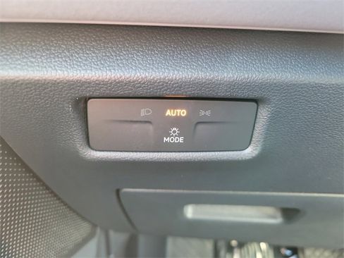 New 2026 Volkswagen Tiguan SE image 22