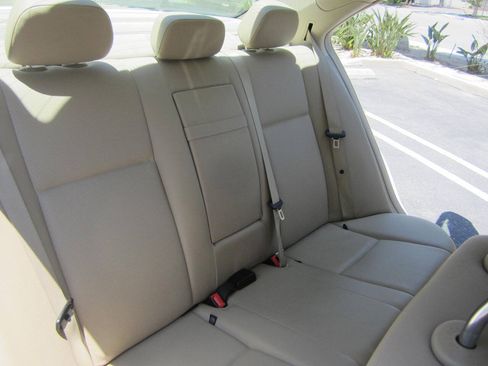 Used 2013 Mercedes-Benz C 300 4MATIC Sedan image 16
