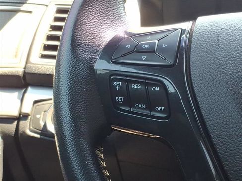 Used 2018 Ford Explorer XLT AWD/4WD image 15