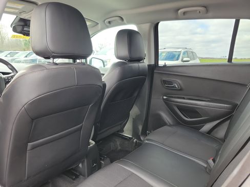 Used 2019 Chevrolet Trax LT w/ LT Convenience Package image 14