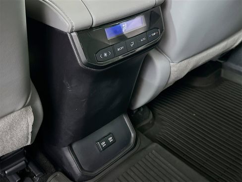 Certified 2021 Toyota Highlander XLE image 26