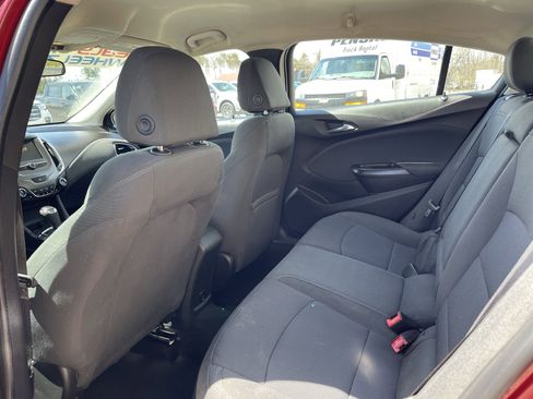 Used 2018 Chevrolet Cruze LT w/ LT Convenience Package FWD image 9
