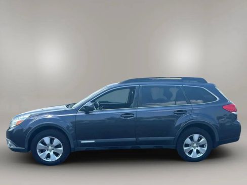 Used 2011 Subaru Outback 3.6R Limited w/ PWR Moonroof Pkg AWD/4WD image 4