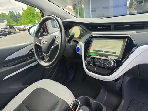 Used 2021 Chevrolet Bolt Premier w/ Infotainment Package FWD image 10