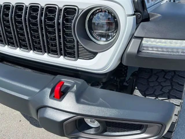Used 2025 Jeep Gladiator Rubicon w/ Safety Group AWD/4WD image 10