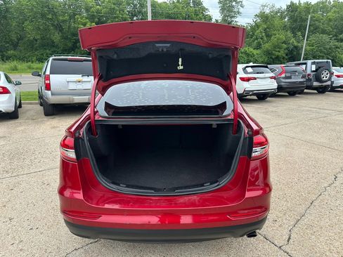 Used 2020 Ford Fusion SE w/ Equipment Group 151A FWD image 9