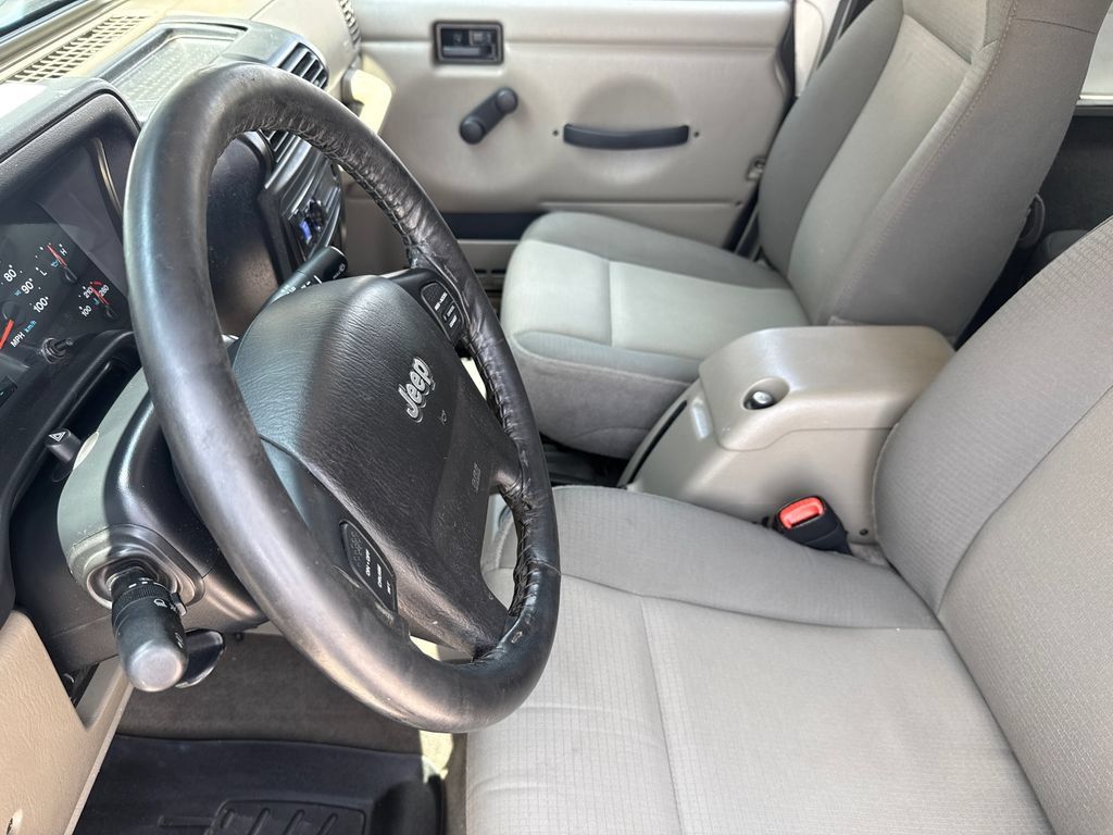 Used 2005 Jeep Wrangler Unlimited Rubicon w/ Sahara Edition Group AWD/4WD image 21