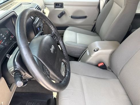 Used 2005 Jeep Wrangler Unlimited Rubicon w/ Sahara Edition Group AWD/4WD image 21