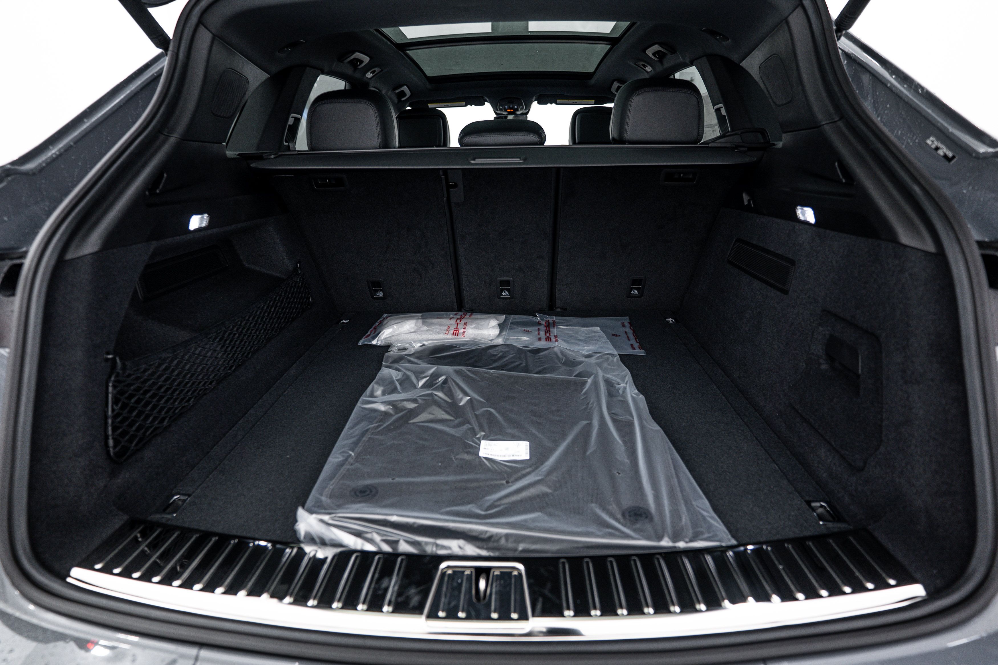 Certified 2026 Porsche Cayenne AWD/4WD image 24