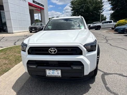 Used 2025 Toyota 4Runner SR5 AWD/4WD image 4