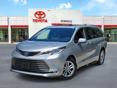 Used 2025 Toyota Sienna Limited AWD/4WD image 1