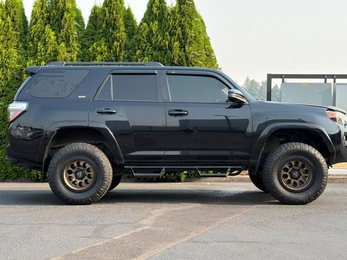 Used 2016 Toyota 4Runner SR5 AWD/4WD image 3