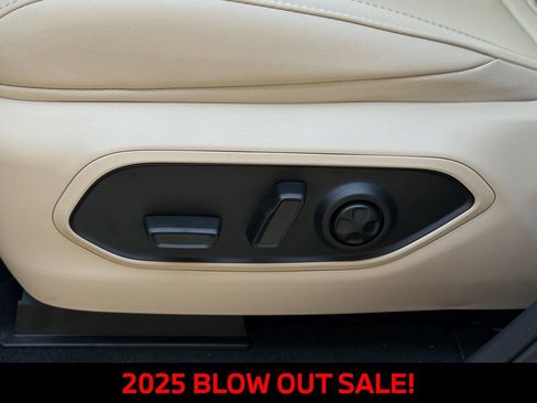 New 2025 Jeep Grand Cherokee Limited RWD image 24