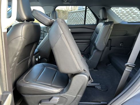 Certified 2022 Ford Explorer XLT w/ Equipment Group 202A image 6