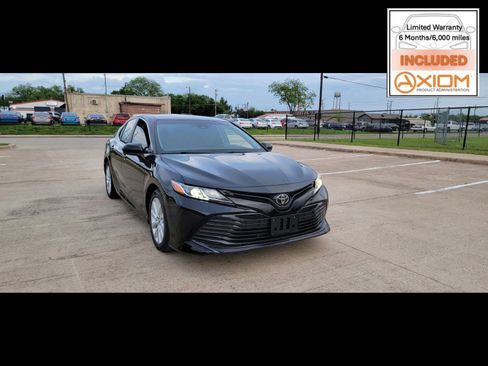 Used 2020 Toyota Camry LE image 1