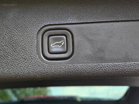 Used 2009 Chevrolet Tahoe LT w/ Luxury Package image 24