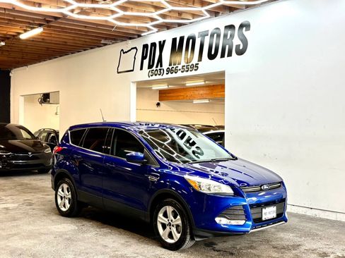 Used 2016 Ford Escape SE w/ SE Cold Weather Package FWD image 1