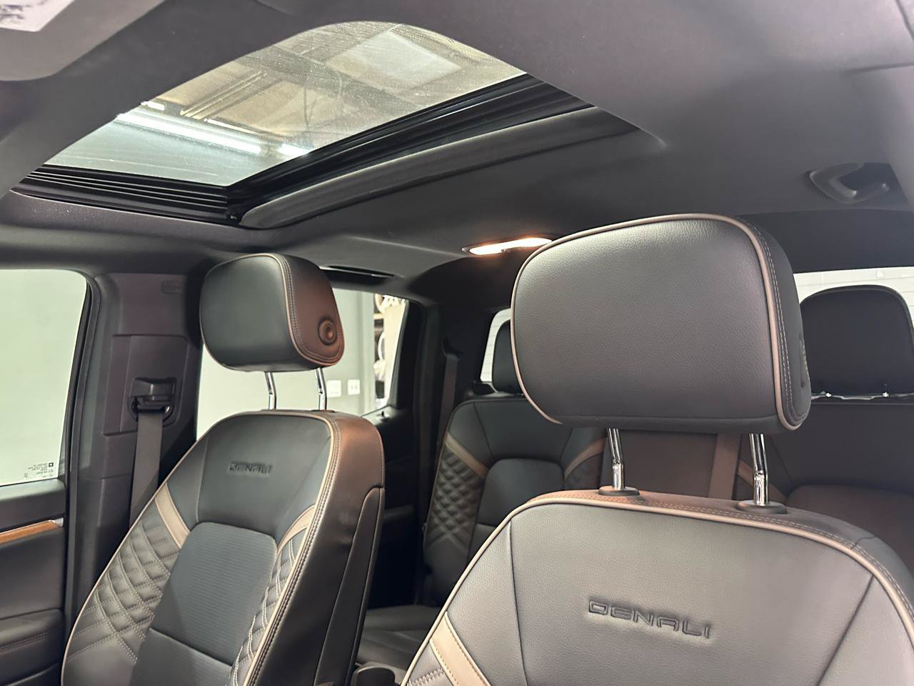 Used 2024 GMC Canyon Denali AWD/4WD image 18