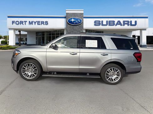 Used 2024 Ford Expedition Limited image 6