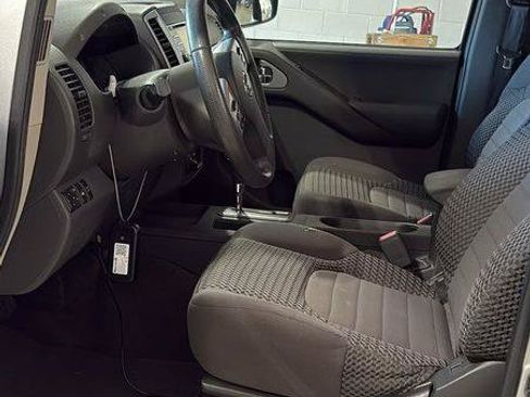 Used 2013 Nissan Frontier SV AWD/4WD image 3