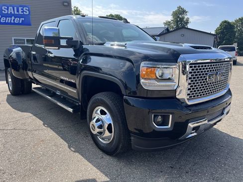 Used 2017 GMC Sierra 3500 Denali w/ Duramax Plus Package AWD/4WD image 4