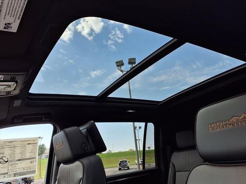 New 2026 Chevrolet Suburban High Country image 29