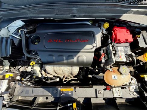 Used 2018 Jeep Renegade Sport w/ Power & Air Group image 14