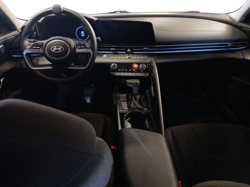 Certified 2024 Hyundai Elantra SEL w/ Convenience Package image 10