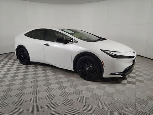 Used 2025 Toyota Prius XLE image 19