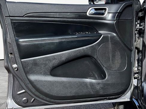 Used 2021 Jeep Grand Cherokee Laredo X image 18