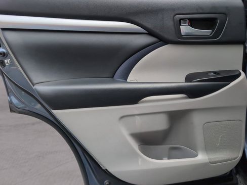 Used 2019 Toyota Highlander XLE image 36