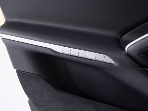 Used 2025 Ferrari Purosangue image 13