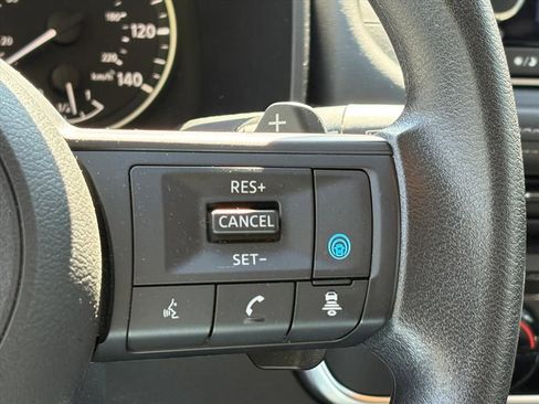 Used 2024 Nissan Rogue SV AWD/4WD image 13