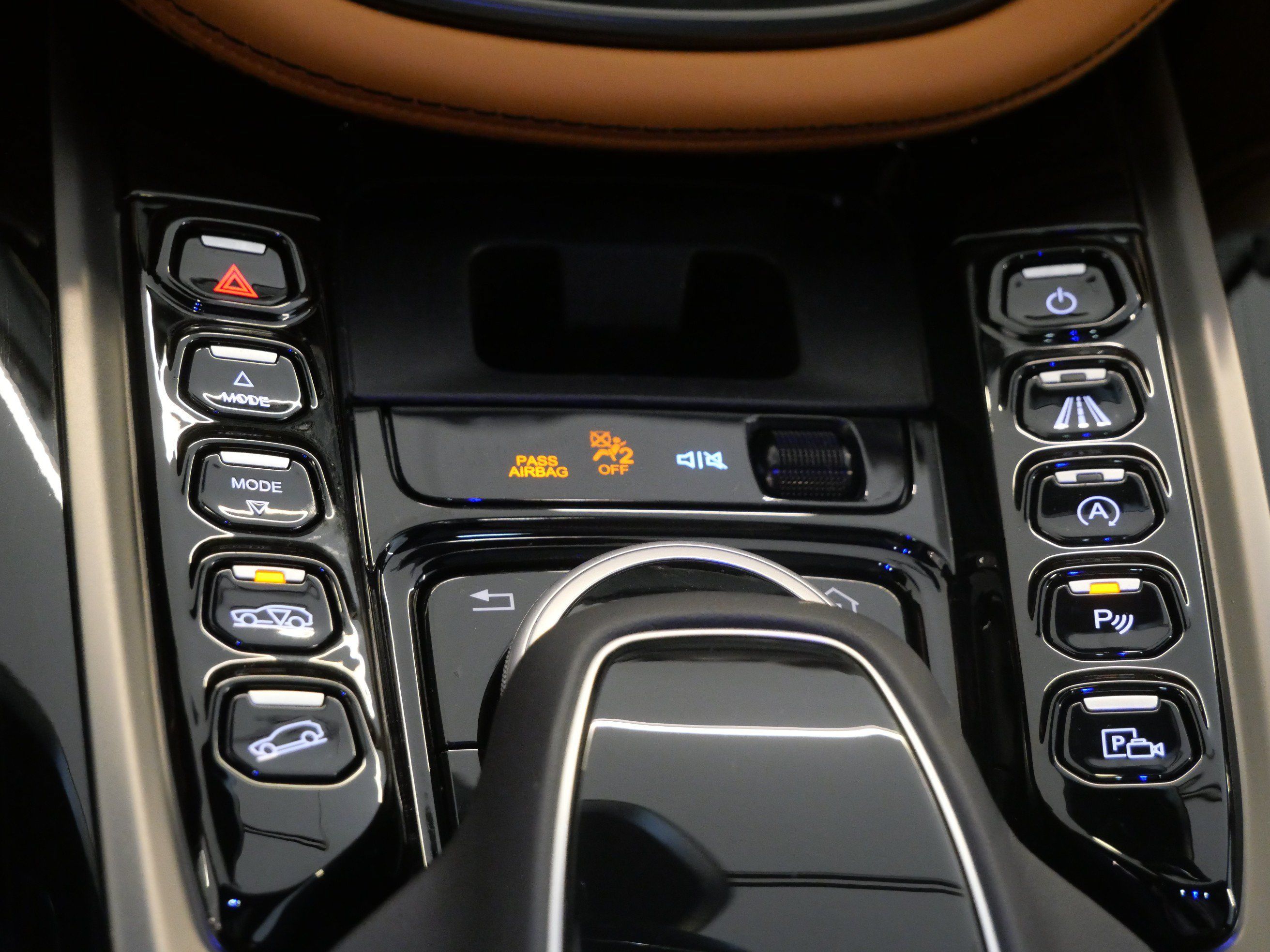 Used 2023 Aston Martin DBX AWD/4WD image 31