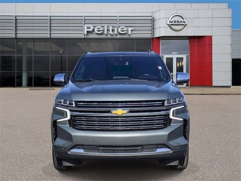 Used 2023 Chevrolet Suburban Premier image 2