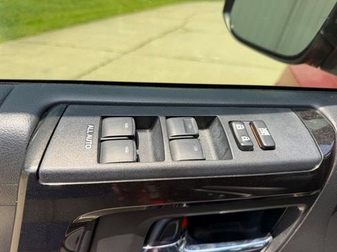 Used 2018 Toyota 4Runner TRD Off-Road Premium w/ TRD Performance Package AWD/4WD image 17