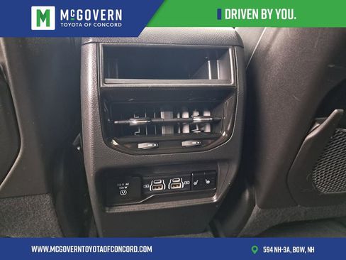 Used 2023 Jeep Grand Cherokee Limited w/ Black Appearance Package AWD/4WD image 24