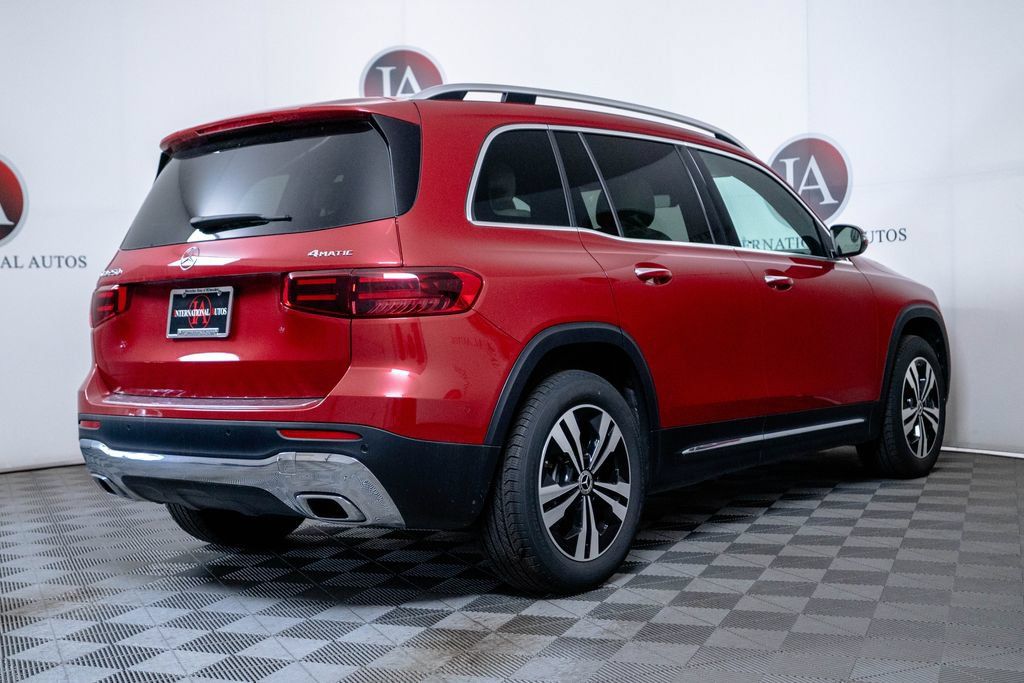 Used 2026 Mercedes-Benz GLB 250 4MATIC image 8