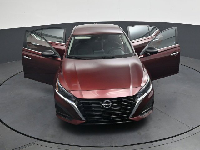 Used 2025 Nissan Altima 2.5 SV FWD image 38