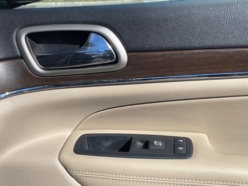 Used 2016 Jeep Grand Cherokee Limited image 36