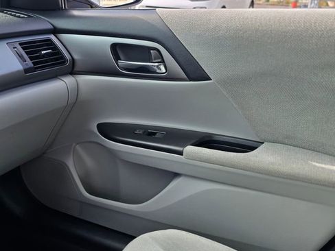 Used 2013 Honda Accord LX image 25
