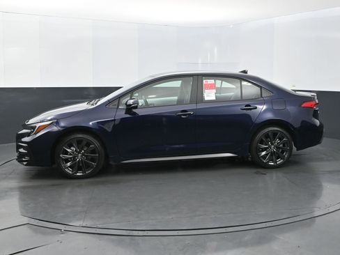 Used 2025 Toyota Corolla SE image 2