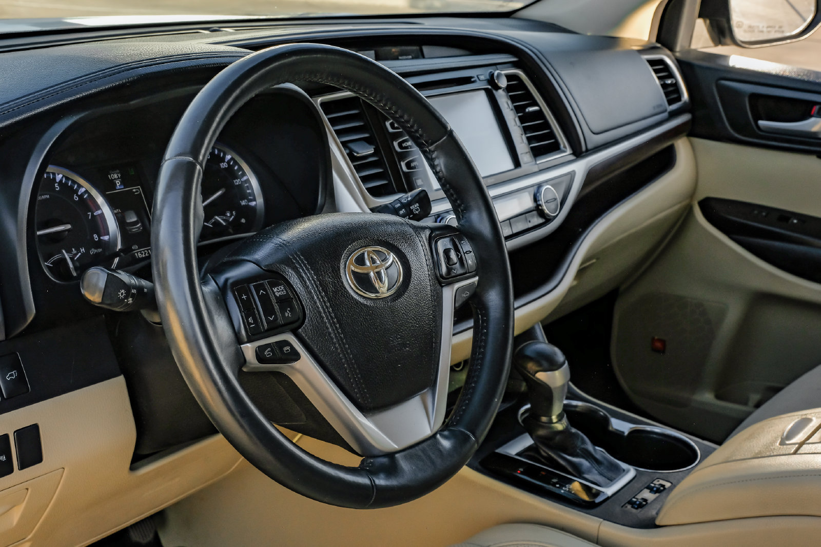 Used 2016 Toyota Highlander Limited w/ Driver Technology Package FWD image 14